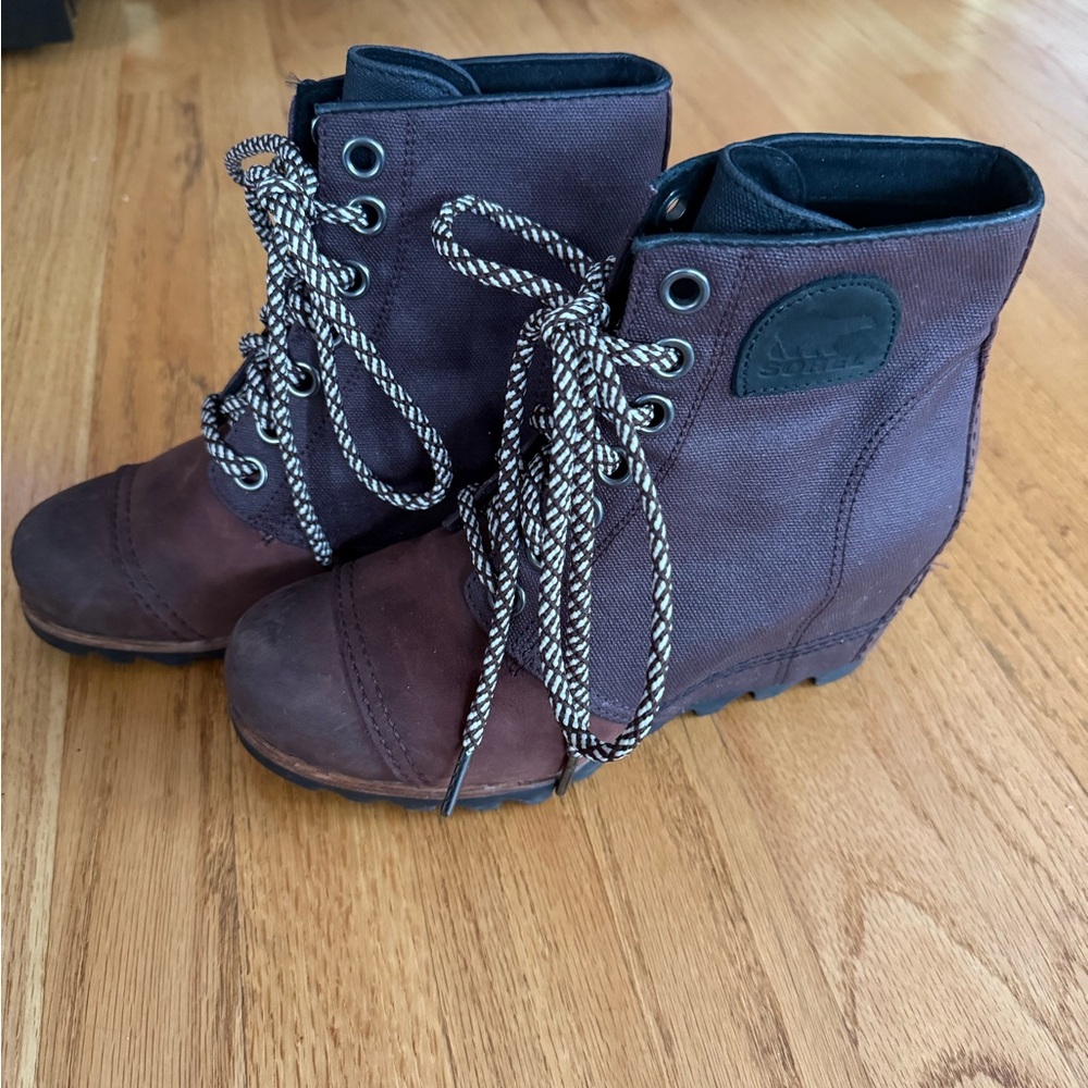 Sorel Brown Wedge Boots 8